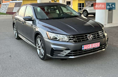 Седан Volkswagen Passat 2017 в Днепре