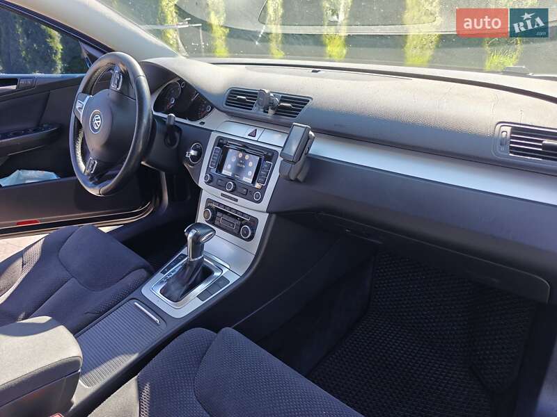 Универсал Volkswagen Passat 2010 в Ивано-Франковске