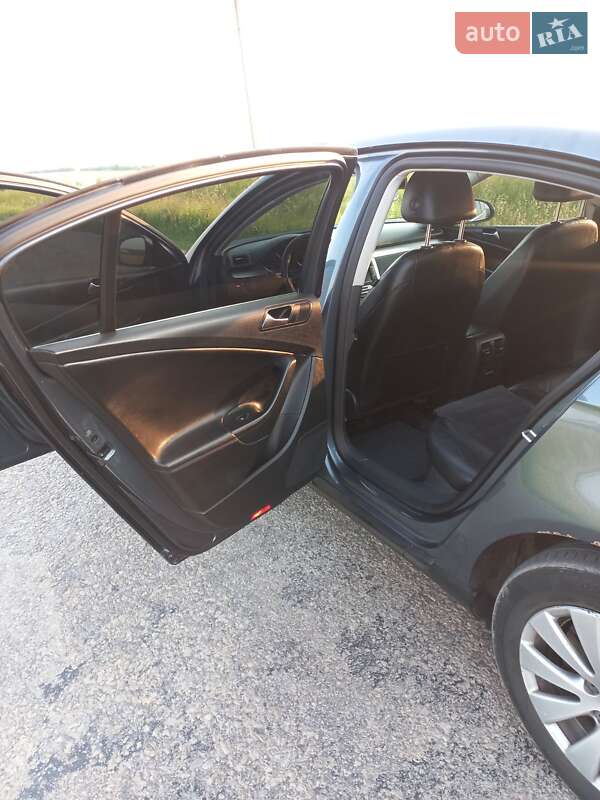 Седан Volkswagen Passat 2010 в Бучаче