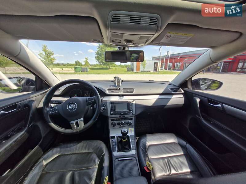 Универсал Volkswagen Passat 2012 в Ровно