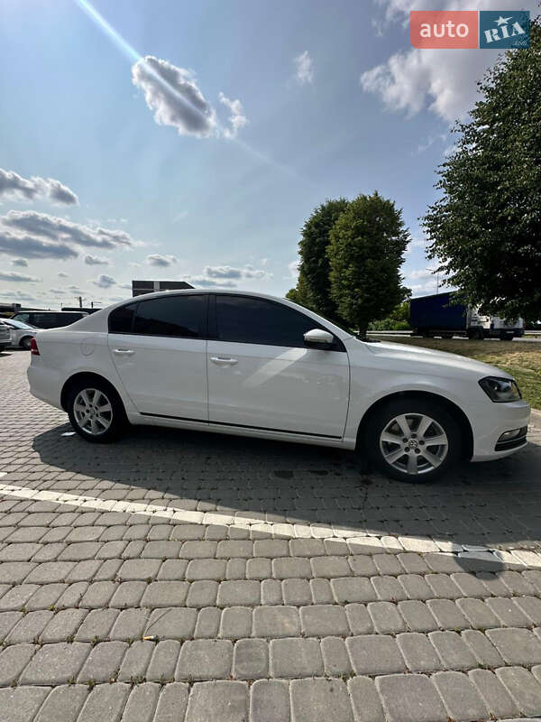Седан Volkswagen Passat 2011 в Виннице