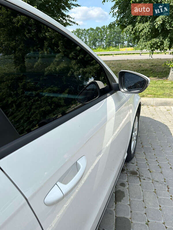 Седан Volkswagen Passat 2011 в Виннице