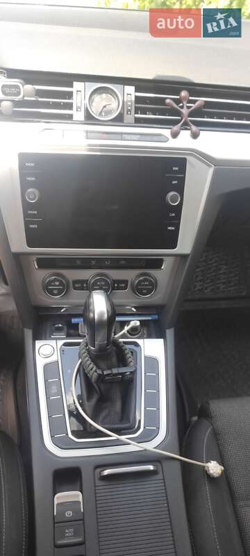 Универсал Volkswagen Passat 2018 в Киеве