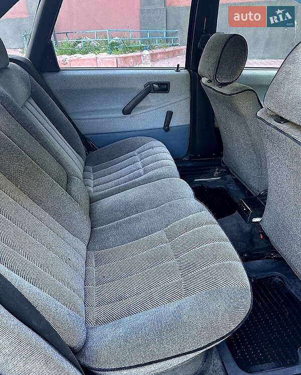 Седан Volkswagen Passat 1989 в Днепре