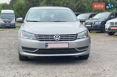 Седан Volkswagen Passat 2012 в Львове