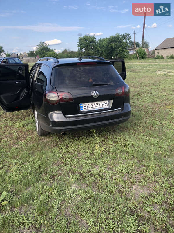 Универсал Volkswagen Passat 2010 в Дубровице