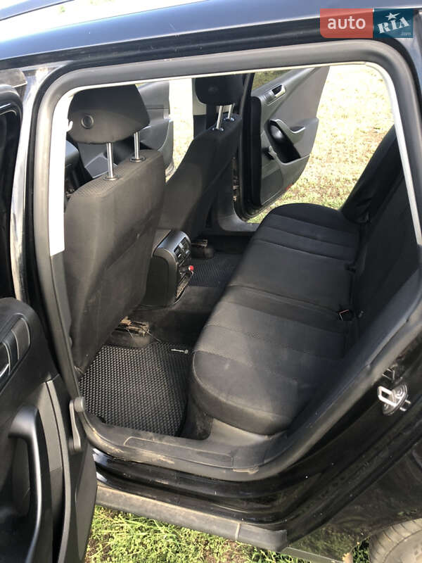 Универсал Volkswagen Passat 2010 в Дубровице