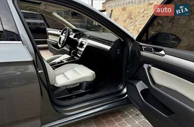 Седан Volkswagen Passat 2015 в 