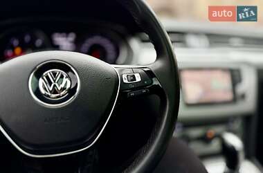 Седан Volkswagen Passat 2015 в 