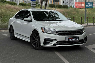 Седан Volkswagen Passat 2016 в Киеве