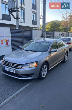 Седан Volkswagen Passat 2012 в Киеве