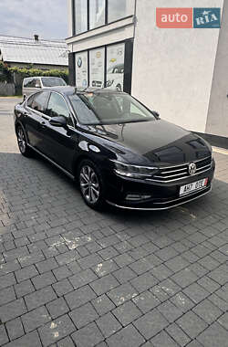Седан Volkswagen Passat 2019 в Тячеве