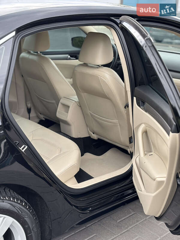 Седан Volkswagen Passat 2015 в Києві