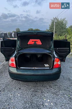 Седан Volkswagen Passat 2001 в 