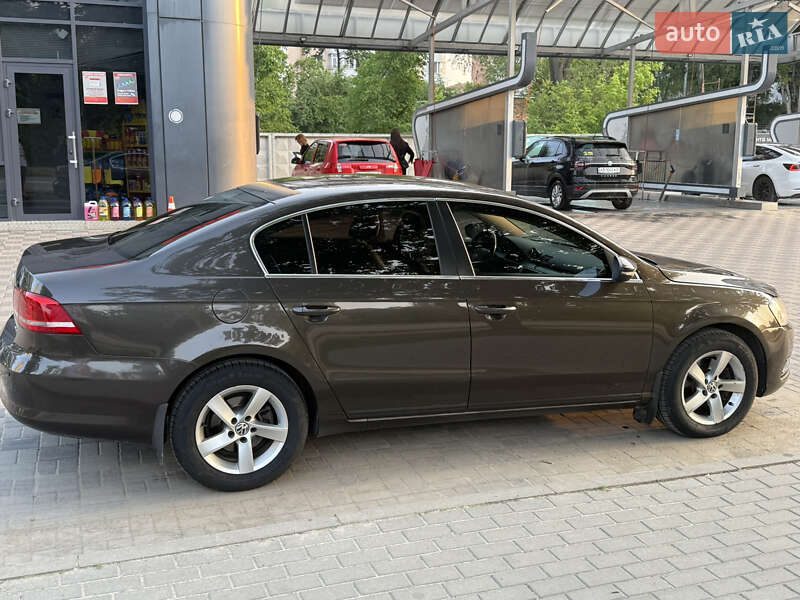 Седан Volkswagen Passat 2013 в Хмельницькому
