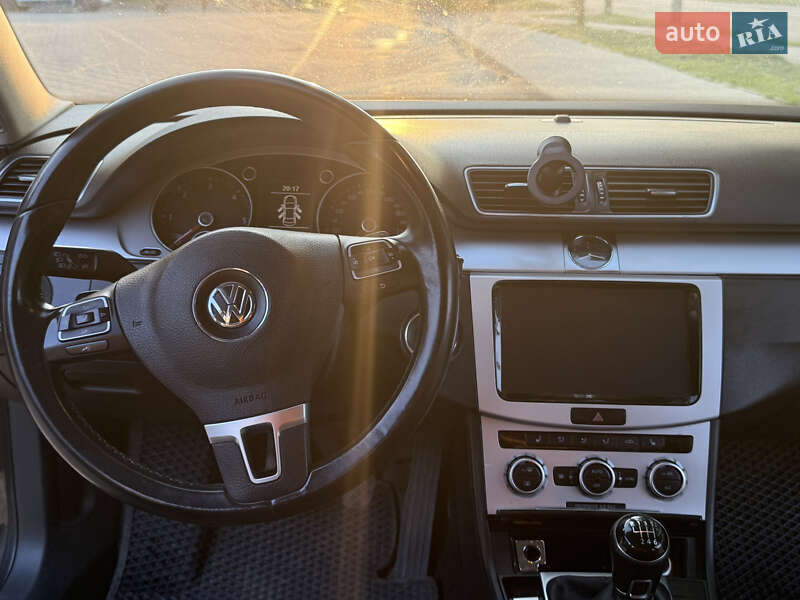 Седан Volkswagen Passat 2013 в Хмельницькому