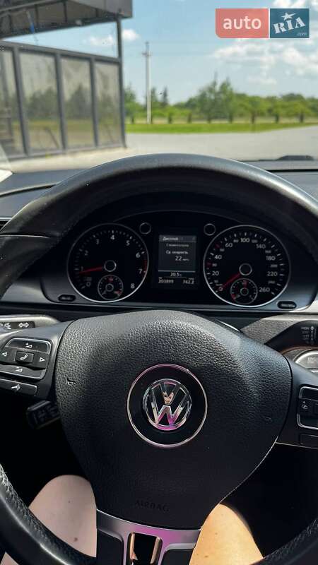 Седан Volkswagen Passat 2013 в Ивано-Франковске