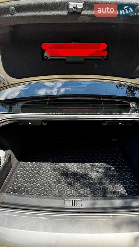 Седан Volkswagen Passat 2013 в Ивано-Франковске