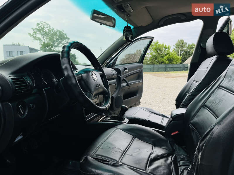 Седан Volkswagen Passat 2003 в Харькове