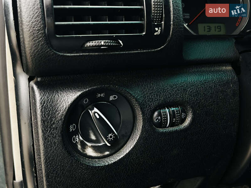 Седан Volkswagen Passat 2003 в Харькове