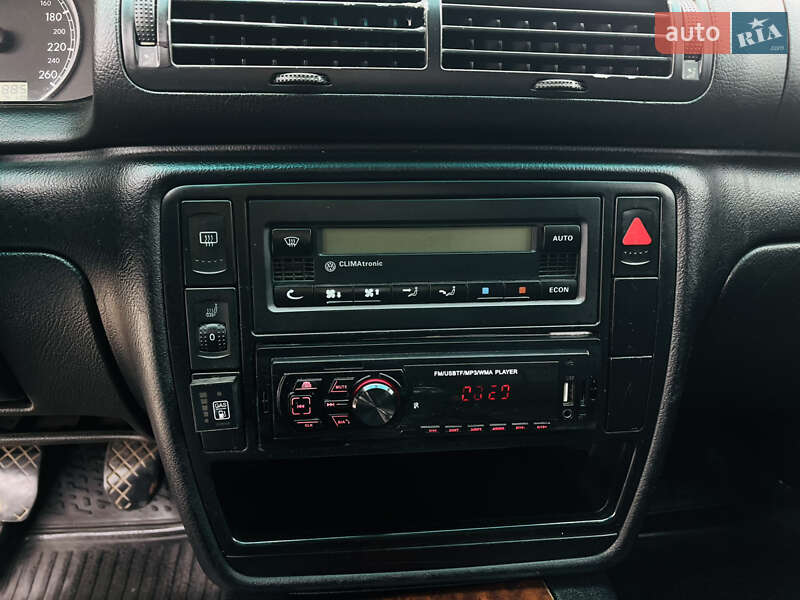 Седан Volkswagen Passat 2003 в Харькове