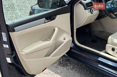 Седан Volkswagen Passat 2012 в 