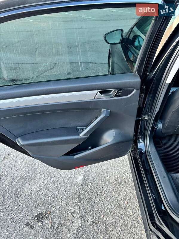 Седан Volkswagen Passat 2016 в Киеве