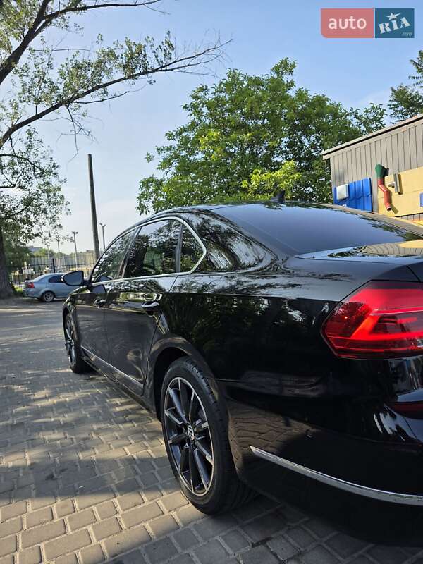 Седан Volkswagen Passat 2015 в Днепре
