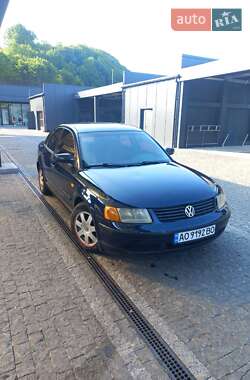 Седан Volkswagen Passat 1997 в Тячеве