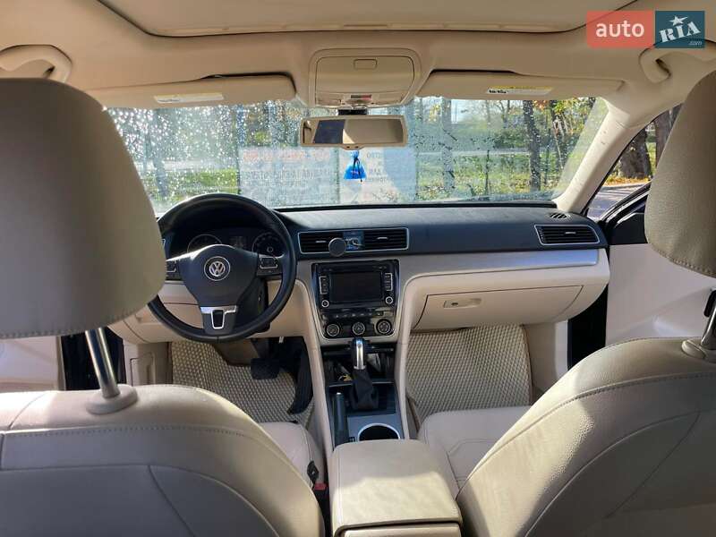 Седан Volkswagen Passat 2014 в Львові