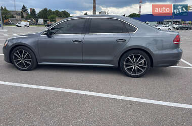 Седан Volkswagen Passat 2012 в 