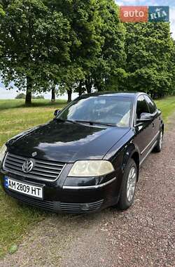 Седан Volkswagen Passat 2004 в Києві