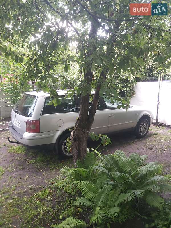 Універсал Volkswagen Passat 2002 в Києві