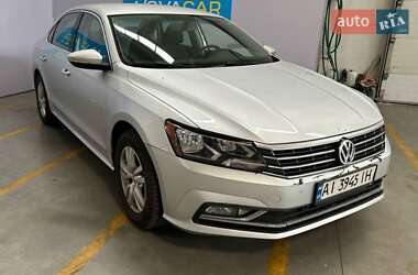 Седан Volkswagen Passat 2015 в Києві