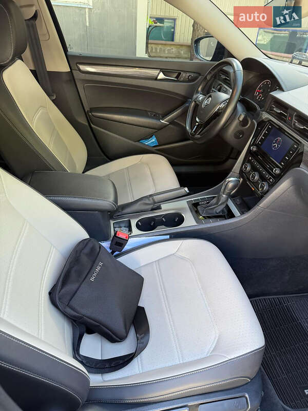 Седан Volkswagen Passat 2020 в Тернополі