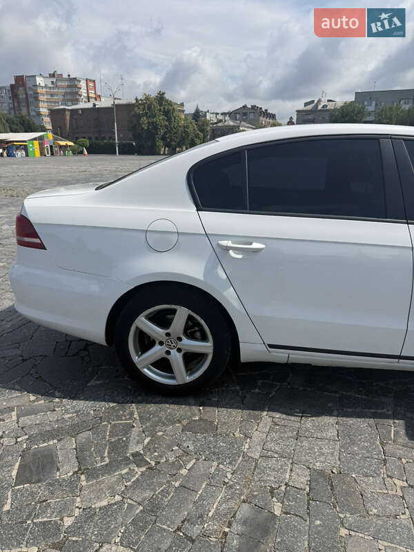 Седан Volkswagen Passat 2011 в Кременчуге