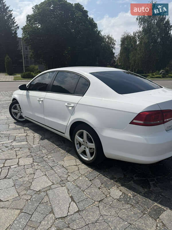 Седан Volkswagen Passat 2011 в Кременчуге