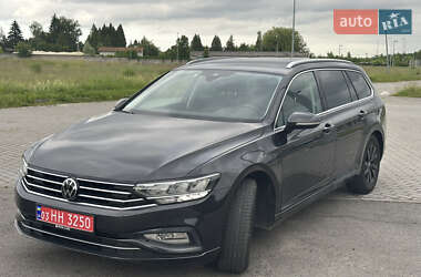 Універсал Volkswagen Passat 2022 в Львові