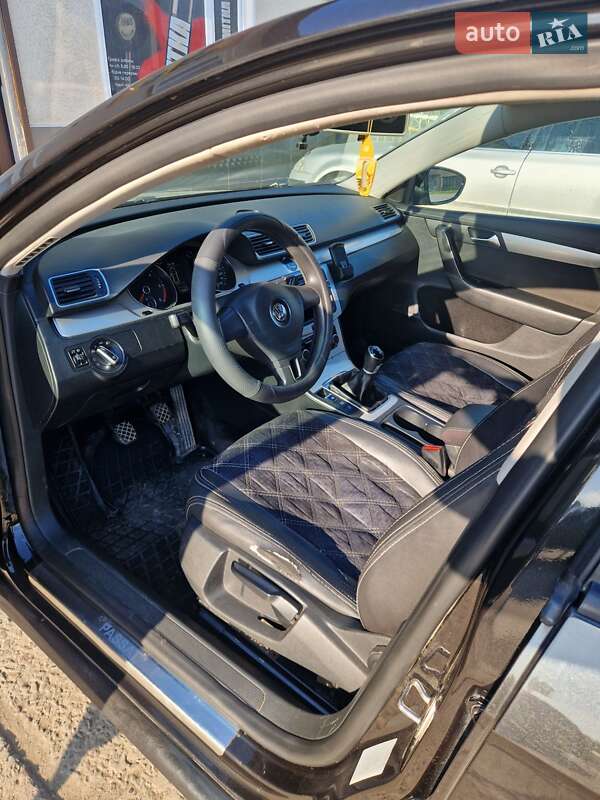 Універсал Volkswagen Passat 2012 в Гусятині