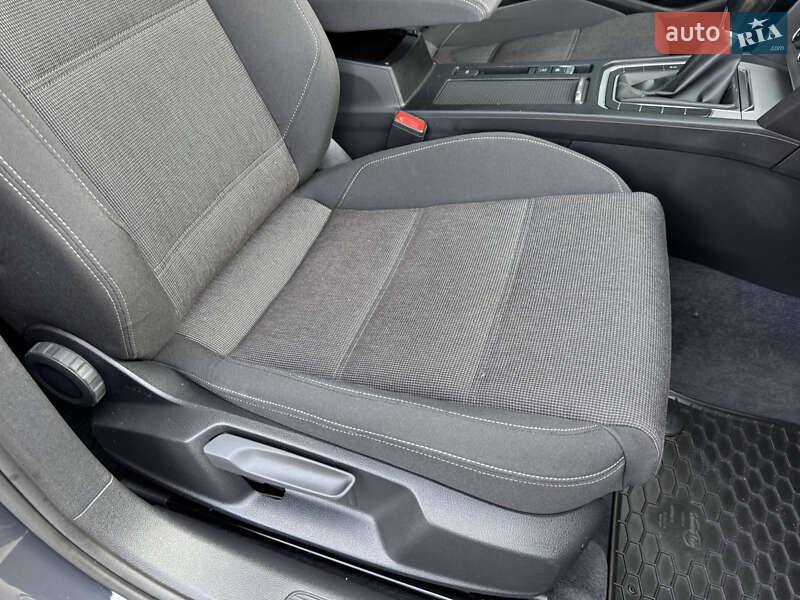 Универсал Volkswagen Passat 2018 в Киеве