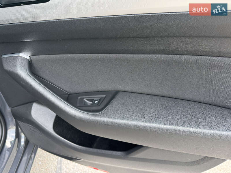 Универсал Volkswagen Passat 2018 в Киеве