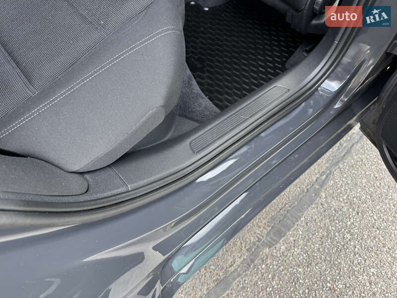 Универсал Volkswagen Passat 2018 в Киеве