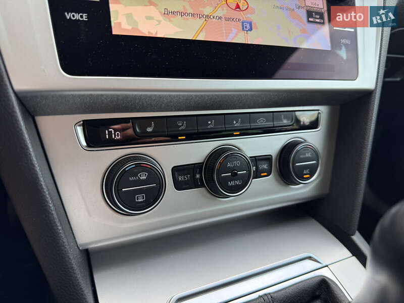 Универсал Volkswagen Passat 2018 в Киеве