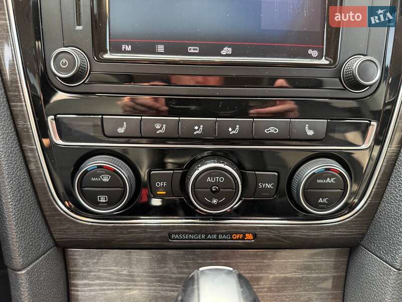 Седан Volkswagen Passat 2016 в Киеве