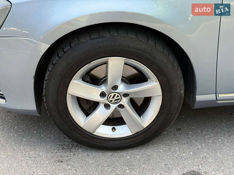 Седан Volkswagen Passat 2011 в Дніпрі