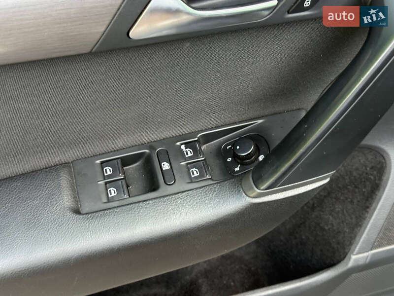 Седан Volkswagen Passat 2011 в Дніпрі