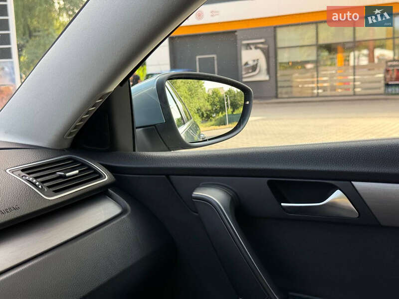 Седан Volkswagen Passat 2011 в Дніпрі