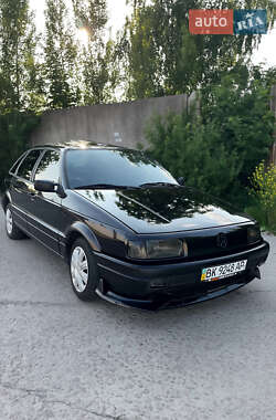 Седан Volkswagen Passat 1989 в Ровно