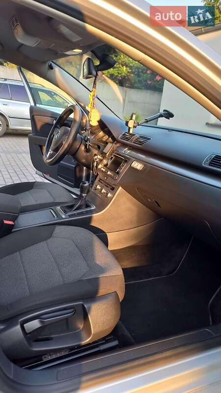 Універсал Volkswagen Passat 2012 в Львові