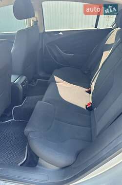 Седан Volkswagen Passat 2005 в 